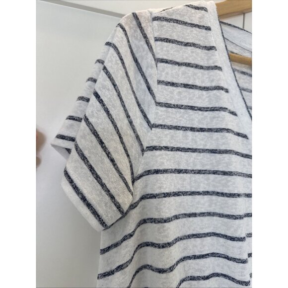 Bobeau Women’s top Size: Large Blue & White Stripes - Picture 10 of 10